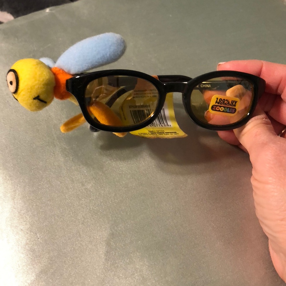NWT Zoogles kids sunglasses